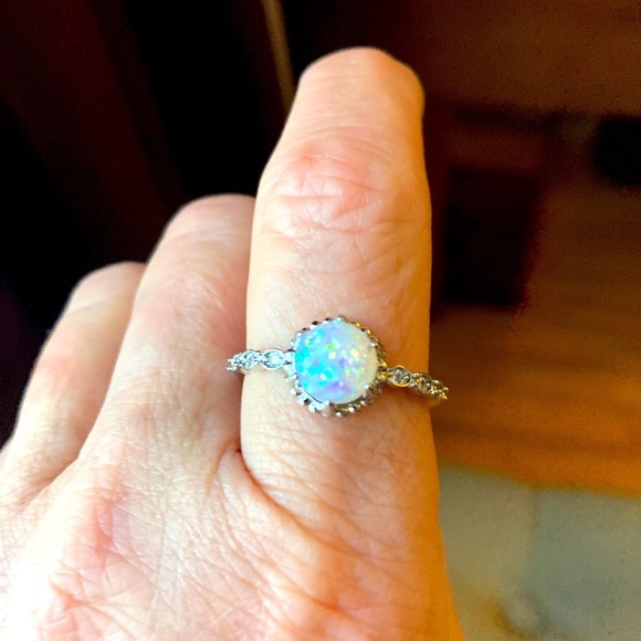 White Fire Opal ring set in Sterling Silver . Size 5.3/4 - Picture 1 of 4